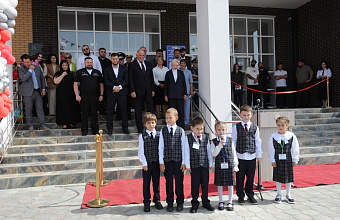 В Каспийске открыли новую многопрофильную гимназию на 1224 ученических места