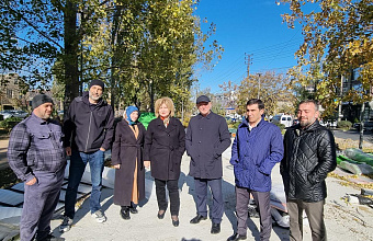 Депутаты-единороссы проверили благоустройство одного из скверов Махачкалы