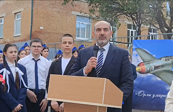 В Буйнакске установили бюст дважды Героя Советского Союза Амет-Хана Султана