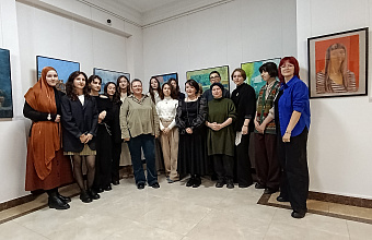 В Махачкале открылась выставка Натальи Савельевой и её учеников