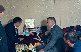 Глава Цунтинского района поздравил тружеников тыла с наступающим Днем Победы