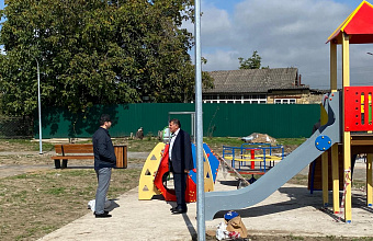 Активисты «Единой России» проконтролировали ход благоустройства сквера в Касумкенте