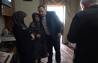 В Каякентском районе матерей участников СВО поздравили с весенним праздником