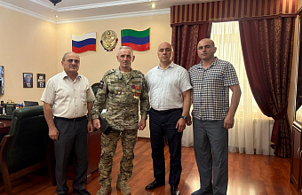 Глава Сергокалинского района встретился с ветераном, добровольцем СВО