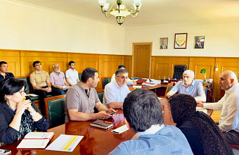 В Новолакском районе обсудили ремонт зданий, дорог и важные социальные вопросы