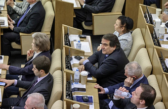 Депутат Умаханов поддержал законопроект о запрете продажи несовершеннолетним газосодержащих товаров бытового назначения