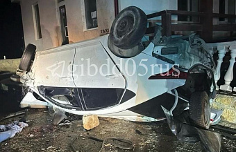 В Дагестане водитель легковушки погиб в результате столкновения с бензоколонкой