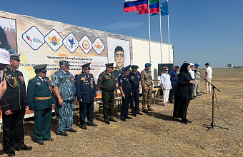 Памяти героев СССР и России в Дагестане провели соревнования по парашютному спорту