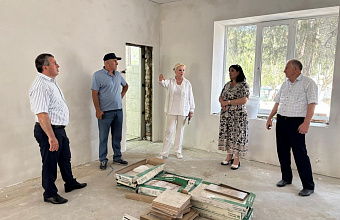 Елена Павлюченко проинспектировала ход капремонта школы и детсада в Избербаше