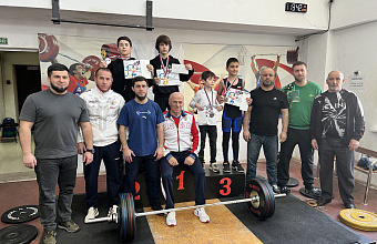 Тяжелоатлеты Дагестана завершили сезон турниром в Махачкале