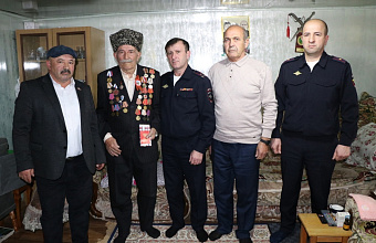 Ветерана МВД Заирбега Усманова поздравили с Днем сотрудника органов внутренних дел