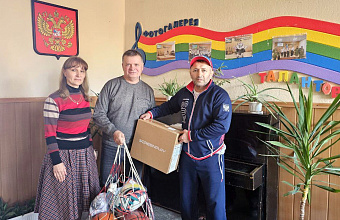 Глава Махачкалы передал гуманитарную помощь детскому центру в Запорожской области