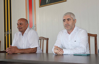 Депутат Джамалудин Нажмудинов помог малоимущим семьям собрать детей в школу