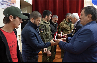 Сайгидпаша Умаханов встретился с участниками СВО из Казбековского района