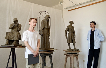 На художественно-графическом факультете ДГПУ состоялась защита дипломных работ молодых художников