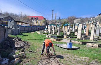 В селах Новолакского района прошли субботники на территории мест захоронений