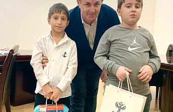 Руководитель Росреестра Дагестана исполнил детские желания в рамках проекта «Ёлка желаний»