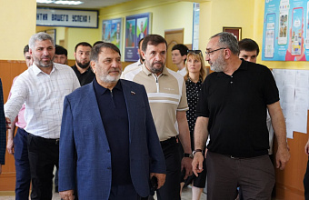 Сайгидпаша Умаханов встретился со студентами хасавюртовского колледжа