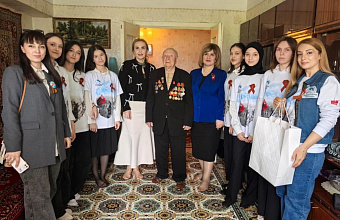 Депутаты-единороссы посетили ветерана войны Юрия Петрухина