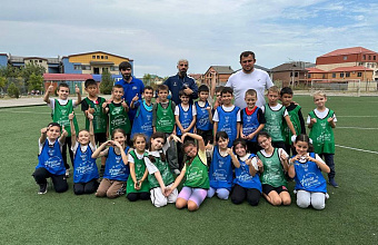 Урок футбола провели в Республиканском центре образования в Каспийске