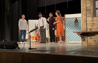 В Даргинском театре прошла премьера семейной трагикомедии