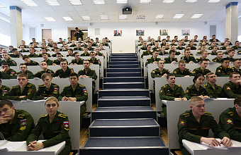 Путин согласился с тем, что стране нужно больше военных институтов