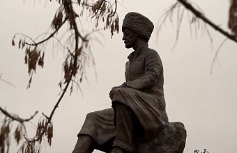 В Дербенте открыли памятник народному поэту Дагестана Сулейману Стальскому