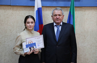 Торжественное вручение медалей отличившимся выпускникам состоялось в Левашинском районе