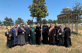 Соцработники организовали турпоездку для пожилых жителей Казбековского района