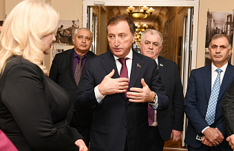 Заур Аскендеров поздравил со столетним юбилеем коллектив Национального музея Дагестана