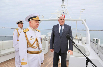 Абдулмуслим Абдулмуслимов поздравил моряков Каспийской флотилии с Днем ВМФ России