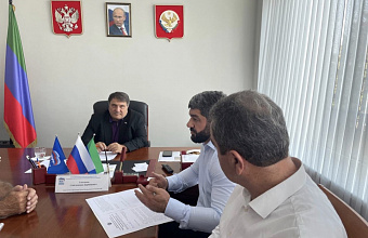 Депутат Госдумы РФ Сайгидпаша Умаханов выслушал обращения дагестанцев