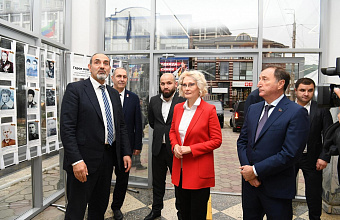 Заур Аскендеров и Виктория Абрамченко ознакомились с работой двух республиканских колледжей