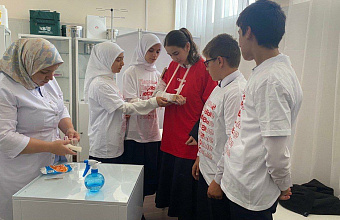 «Первые» Казбековского района осваивают навыки оказания первой помощи