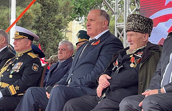 Абдулмуслим Абдулмуслимов поздравил со 101-летием ветерана ВОВ Мусу Багаутдинова