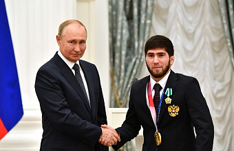 Путин поздравил дагестанского борца с победой на Чемпионате мира