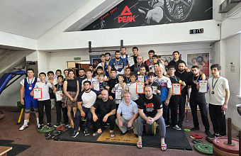 Более 70 штангистов выступили на Первенстве Дагестана