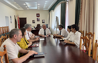 В ДГМУ прошла встреча с представителями медицинских вузов Узбекистана