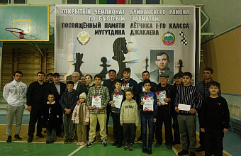 Шахматист Руслан Зульпикаров выиграл турнир памяти летчика Мугутдина Джакаева