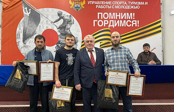 Мурат Пайзулаев вручил благодарности работникам спортивно-адаптивной школы