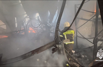 В Дагестане произошел пожар на складах, пострадавших нет – МЧС