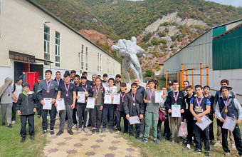 В Табасаранском районе ко Дню учителя провели турнир по борьбе