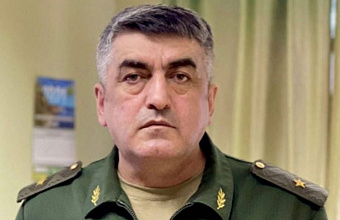 Глава Хивского района поздравил Эседуллу Абачева с высокой наградой