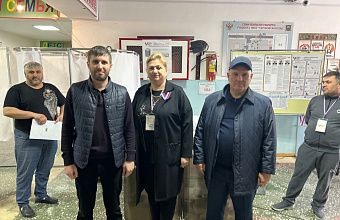 Александр Зимин ознакомился с ходом выборов в Тарумовском районе