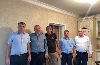 Глава Левашинского района навестил раненого земляка-участника СВО