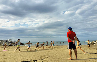 В Каспийске проводят бесплатные занятия по плаванию на открытой воде