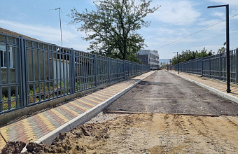 Депутаты-единороссы проверили ремонт одной из улиц в поселке Шамхал