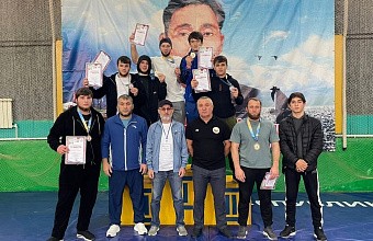 Дагестанские борцы на поясах победили на турнире в Калмыкии