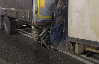 Водительскую кабину «ГАЗели» смяло после столкновения с грузовиком в Дагестане, один человек погиб