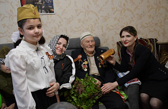 Юные члены Клуба молодого патриота «Отечество» посетили ветерана войны